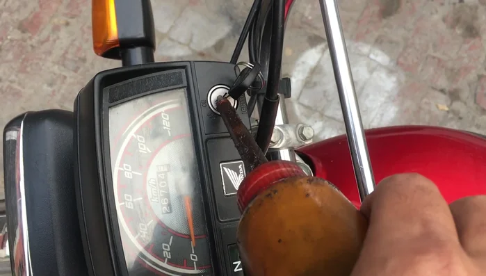 Work the oil in: Insert and turn the key several times to distribute the oil.