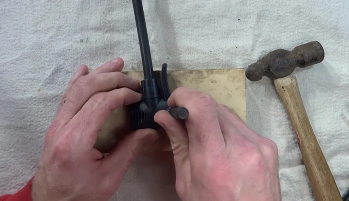 Replace any worn O-rings around the Schrader and Presta valve parts, and the rubber ball and top part. Reassemble the pump head in reverse order.