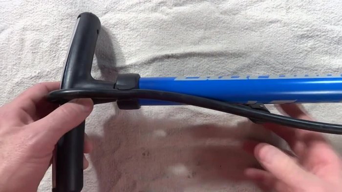 Remove the top part of the pump, remove the plunger, and replace the worn O-ring with a new lubricated one.