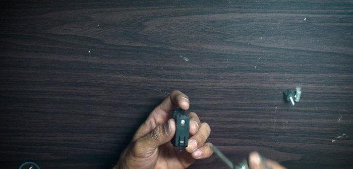 Remove the last step (presumably a small plastic piece) and keep only the hard plastic parts.