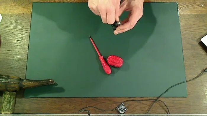 Remove the transparent window and reflector (if not stuck).