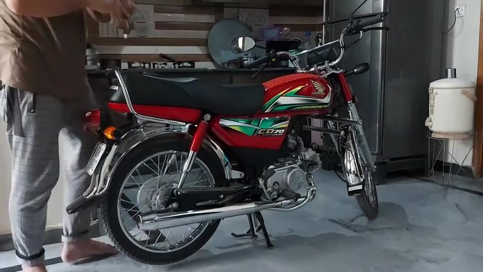 Remove the motorcycle's mudguard. This involves carefully opening the brake pedal and balancing the engine to prevent the bike from falling. Use a stool for support.