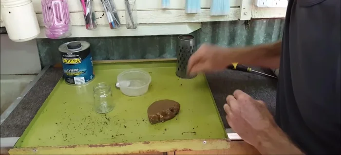 Let the mixture sit for 3-4 days to allow the beeswax to fully dissolve into a jelly-like consistency.