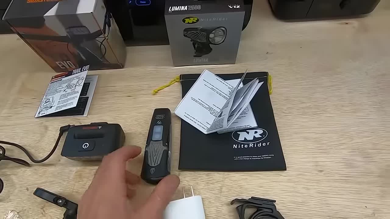 NiteRider Lumina Max 2500 contents