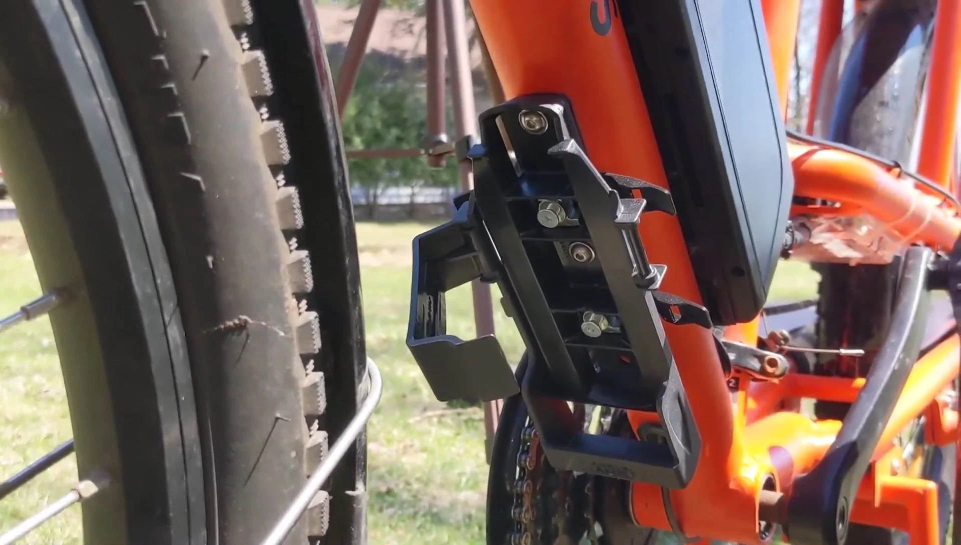 Mounting options for the lock