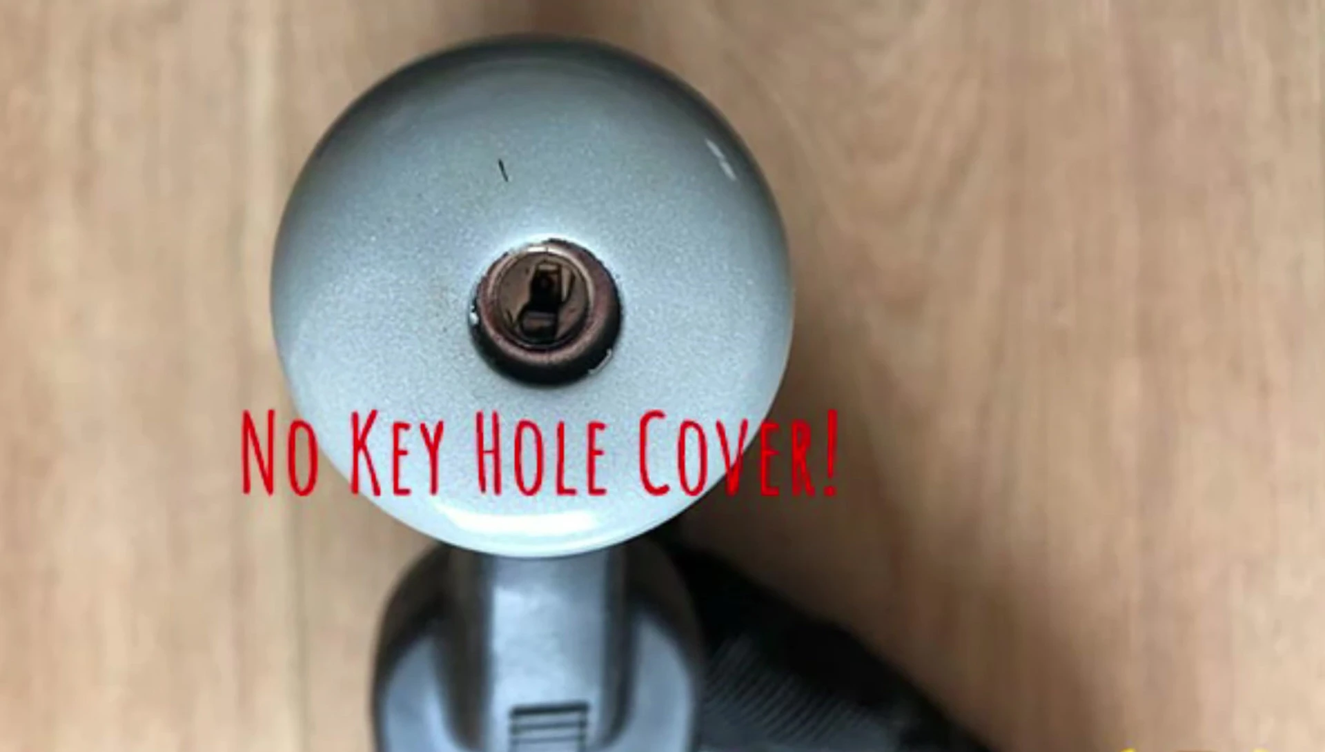 Demonstration of how easily the lock can be wrapped around a bike frame.