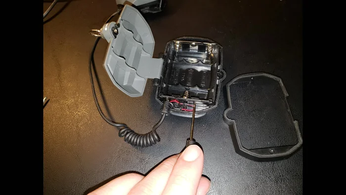 Strip the wiring of both the bike light and the microUSB cable.