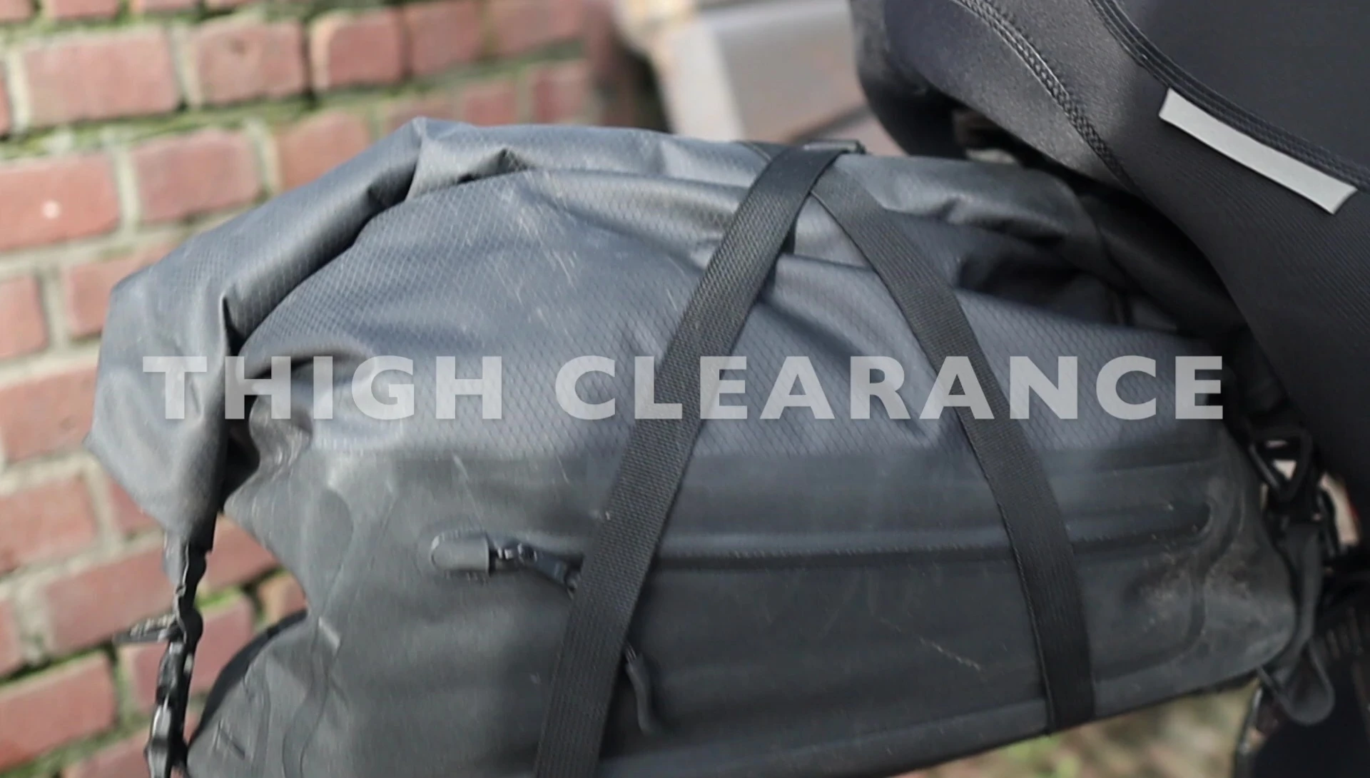 Demonstrating Tailfin thigh clearance