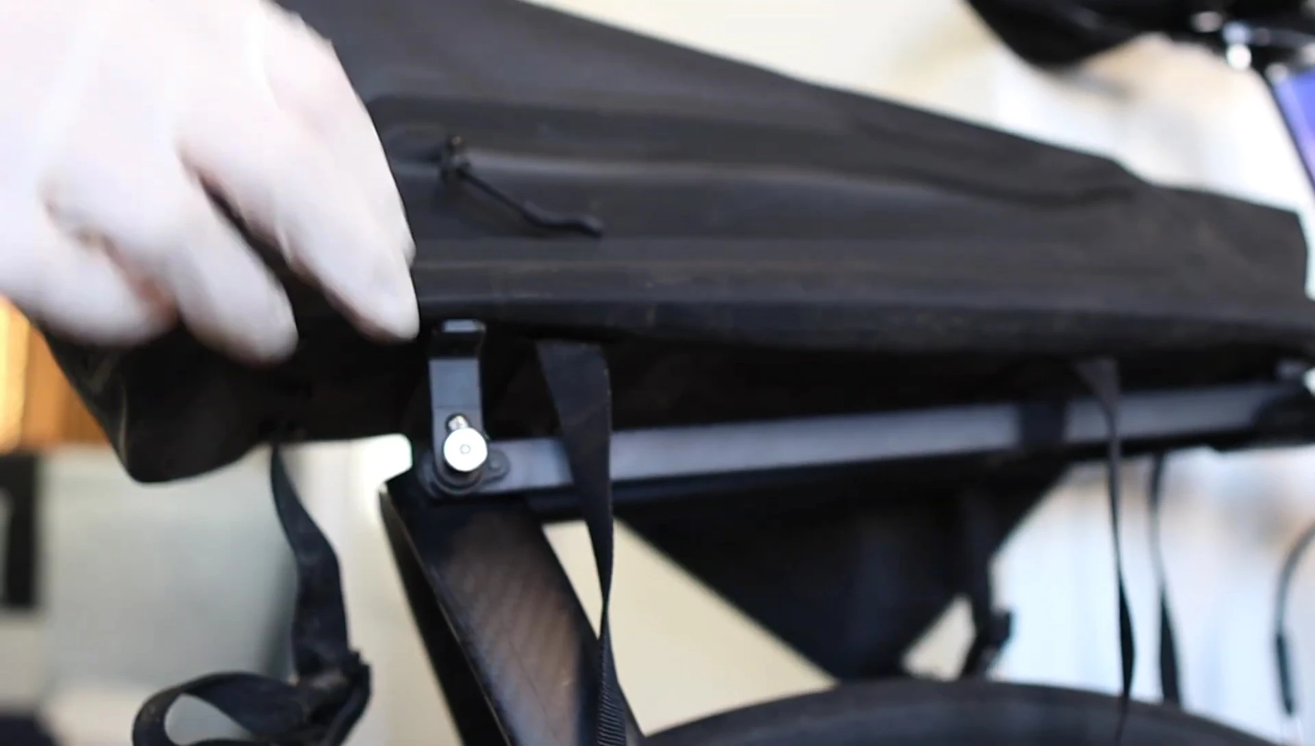 Tailfin side pocket