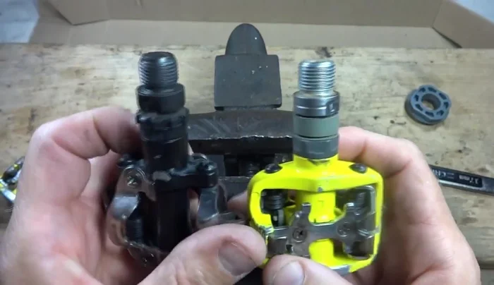 Remove the spindle cartridge. Use the appropriate tool (TL-PD40 or 17mm wrench depending on pedal model) (96.6s)