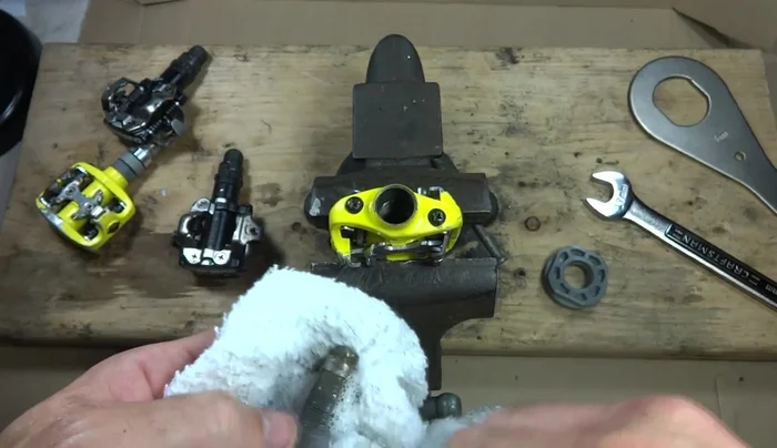 Clean the spindle and pedal body with degreaser and a paper towel (267.57s)