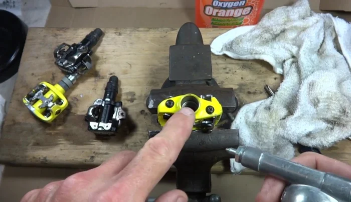 Grease the pedal body (about a quarter full) using a grease gun (311.22s)