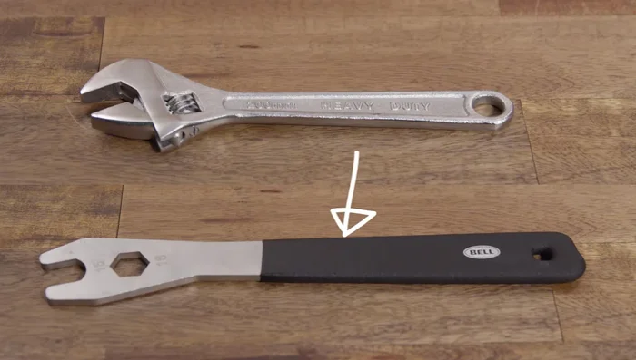 Apply a small amount of grease to the threads of the new pedals.