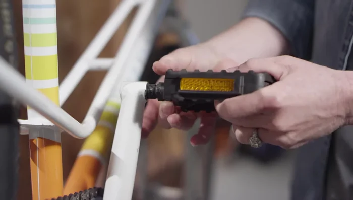 Tighten the pedals securely using the wrench. Remember the left pedal threads in backward.