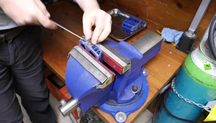 Remove the dust cap using a screwdriver.
