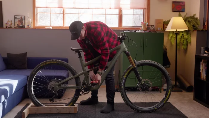 Once loose, unscrew the pedal completely.