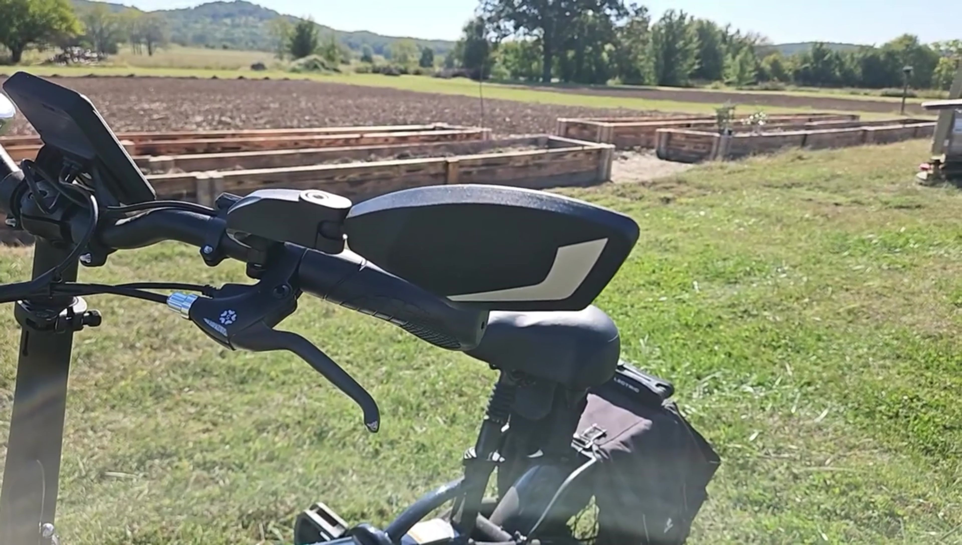 Full view of the e-bike with the Hafny mirror attached, showing the stylish design.