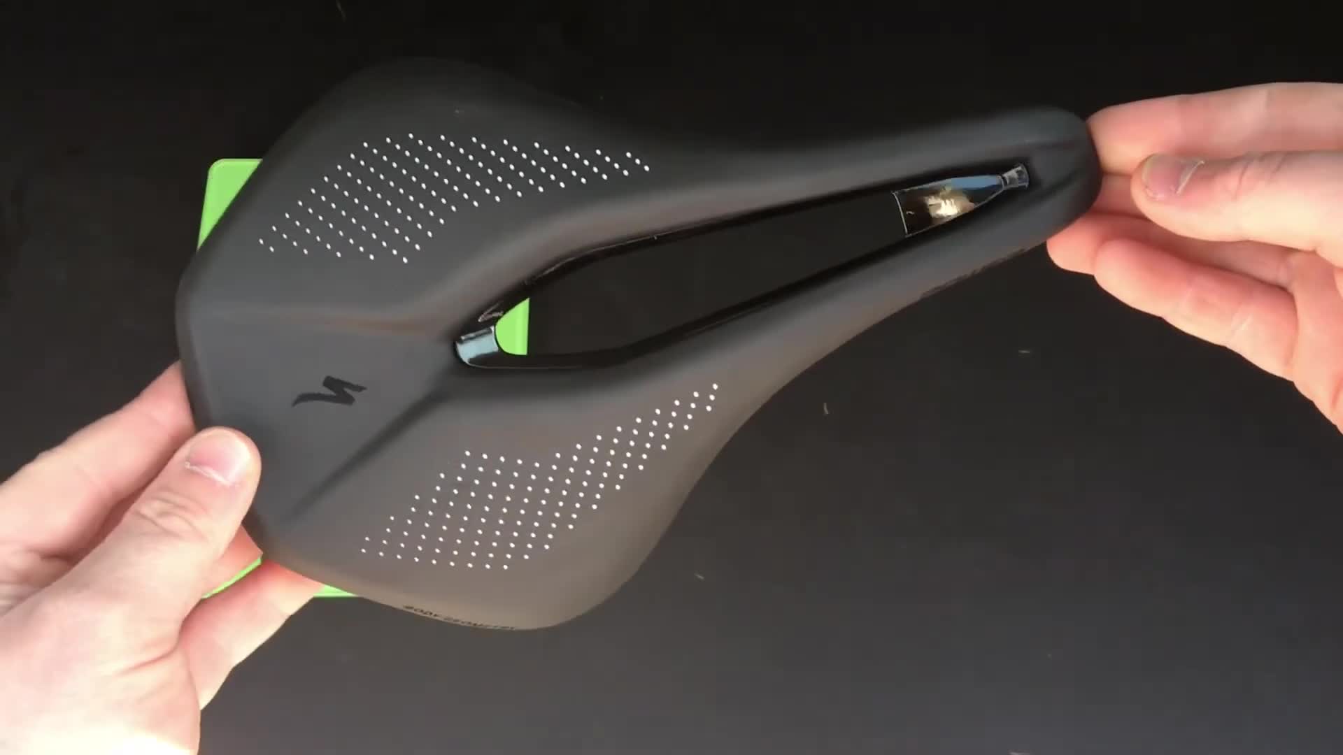 Image showcasing the saddle's length, similar to the Sottero.