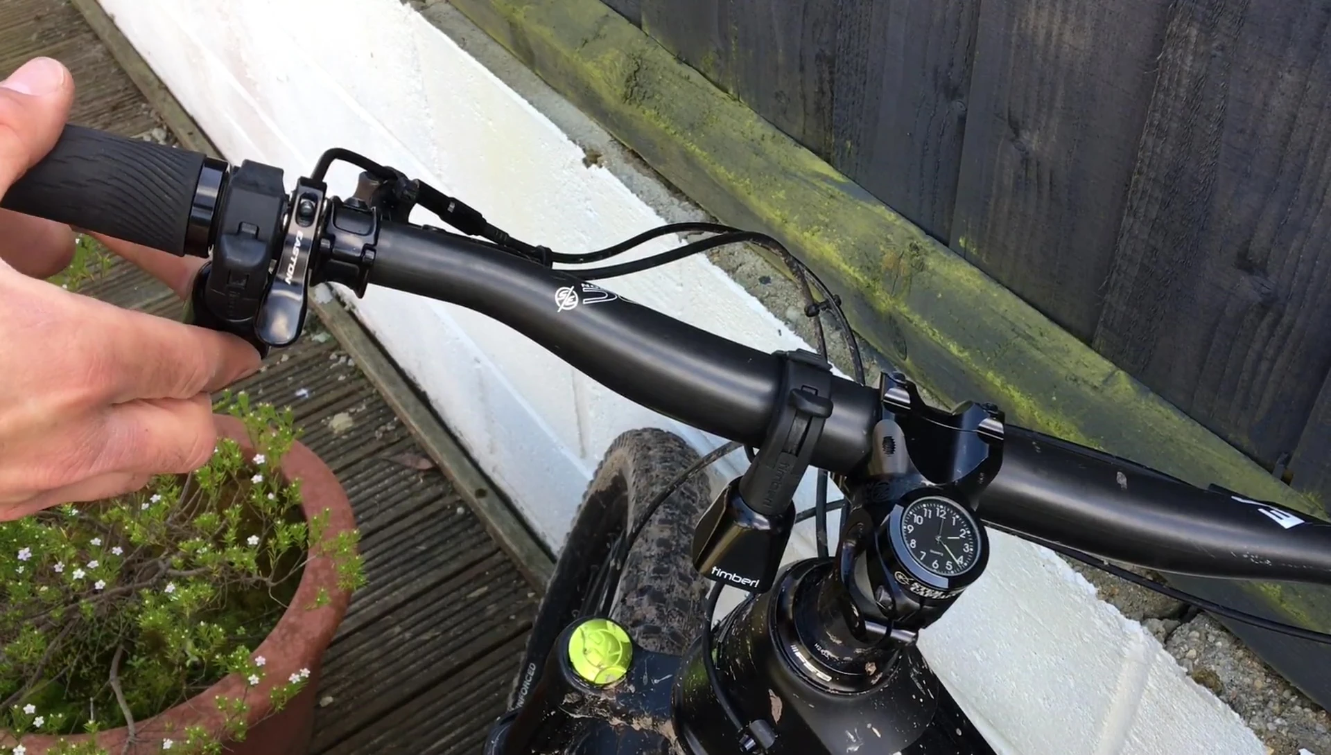 Positioning the Bolton bell on the handlebar