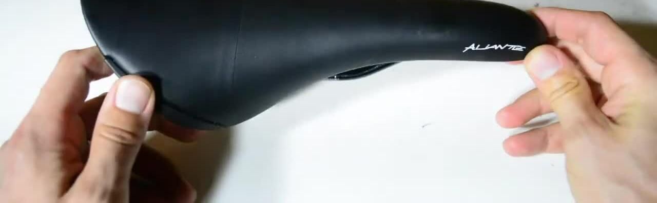 Close-up of the Fizik Aliante saddle