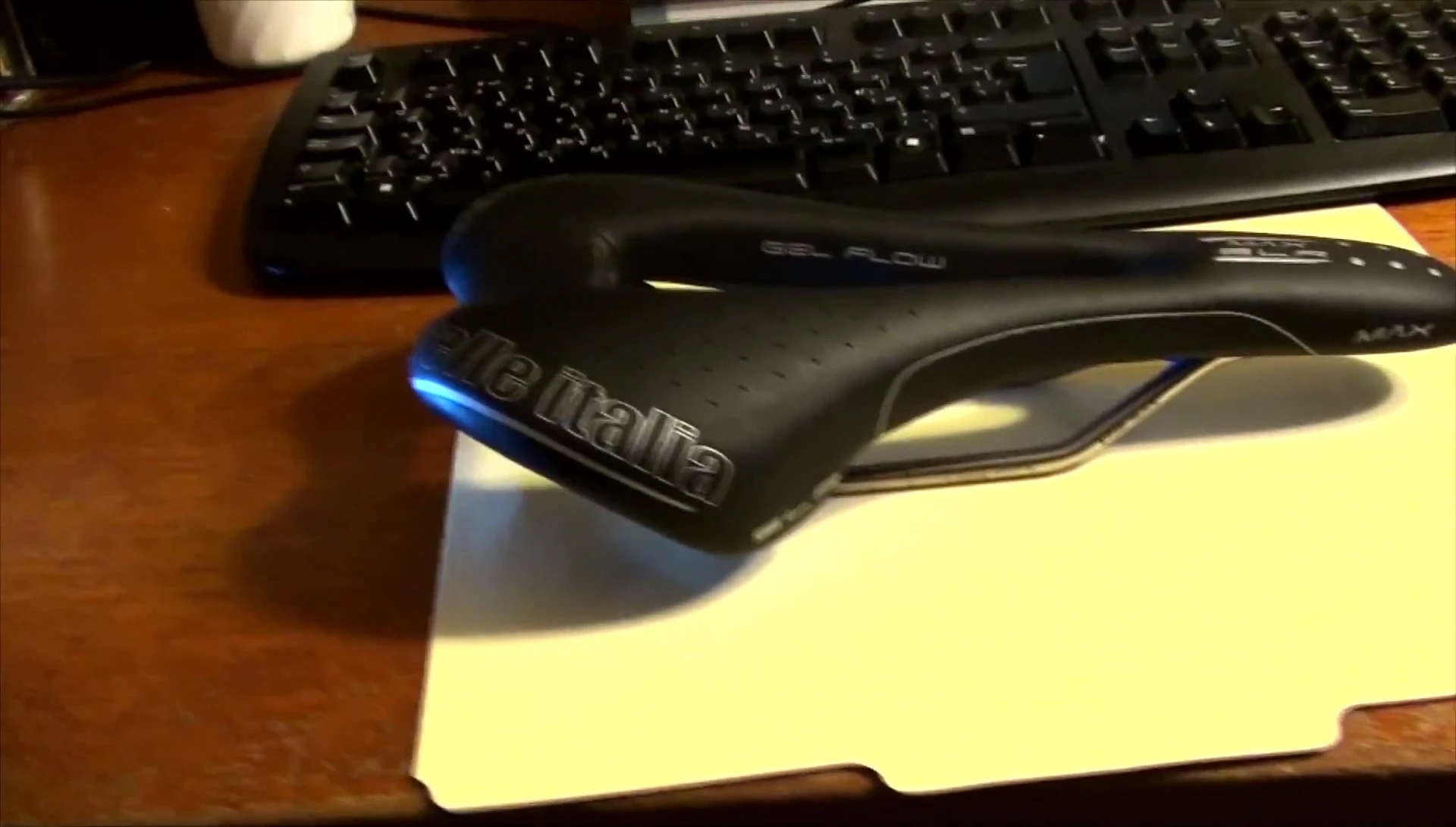 Overall view of the saddle.