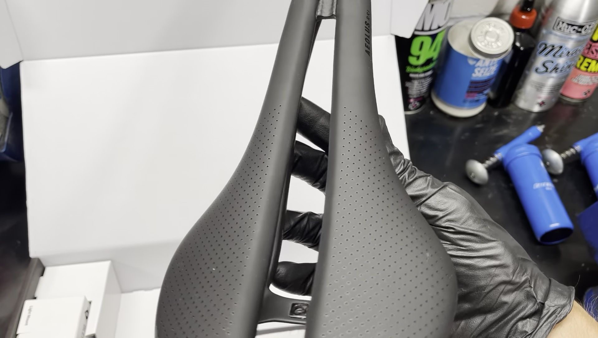 Close-up of the saddle's top cover fabric.