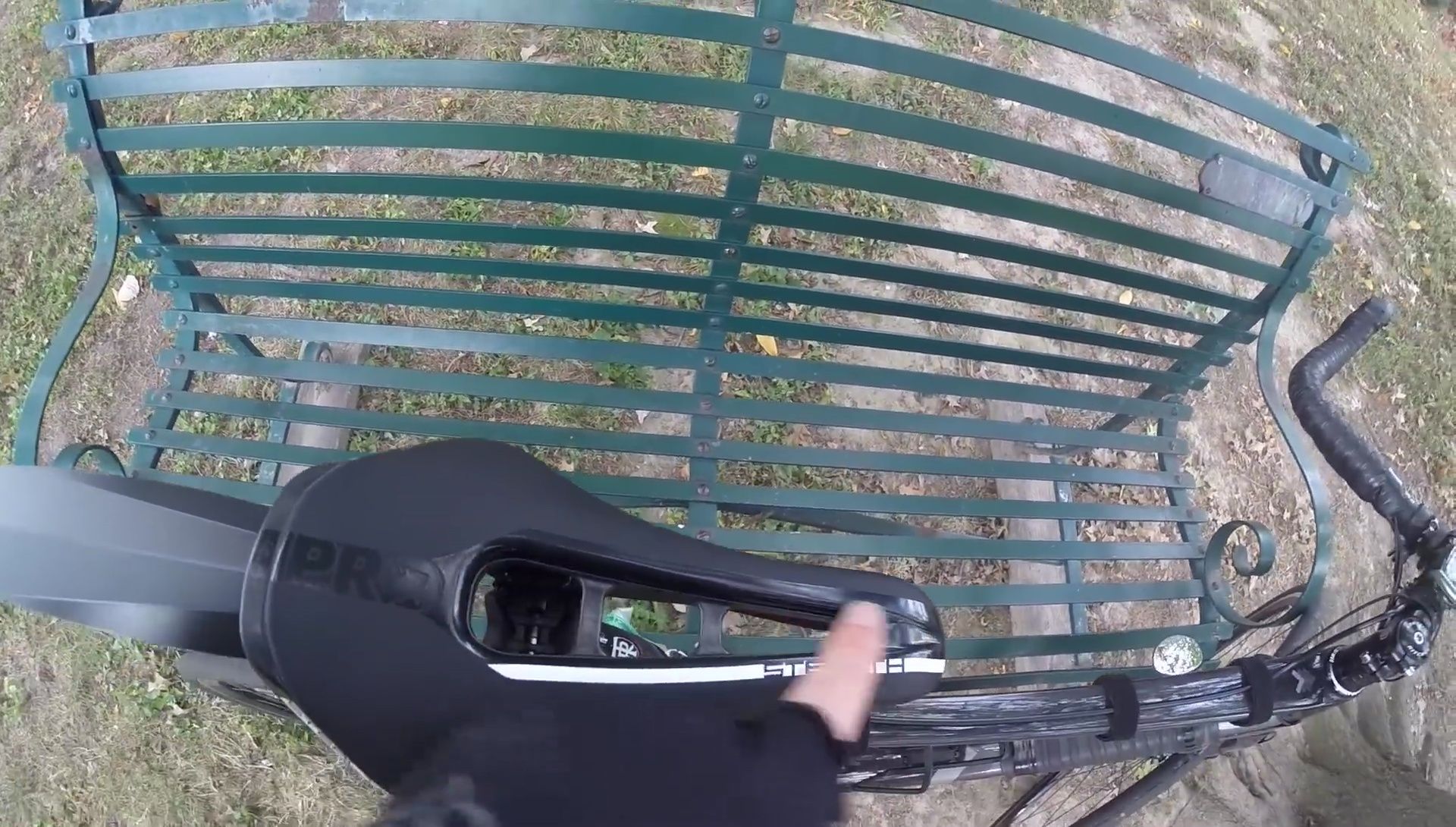 Highlighting the large cutout on the saddle