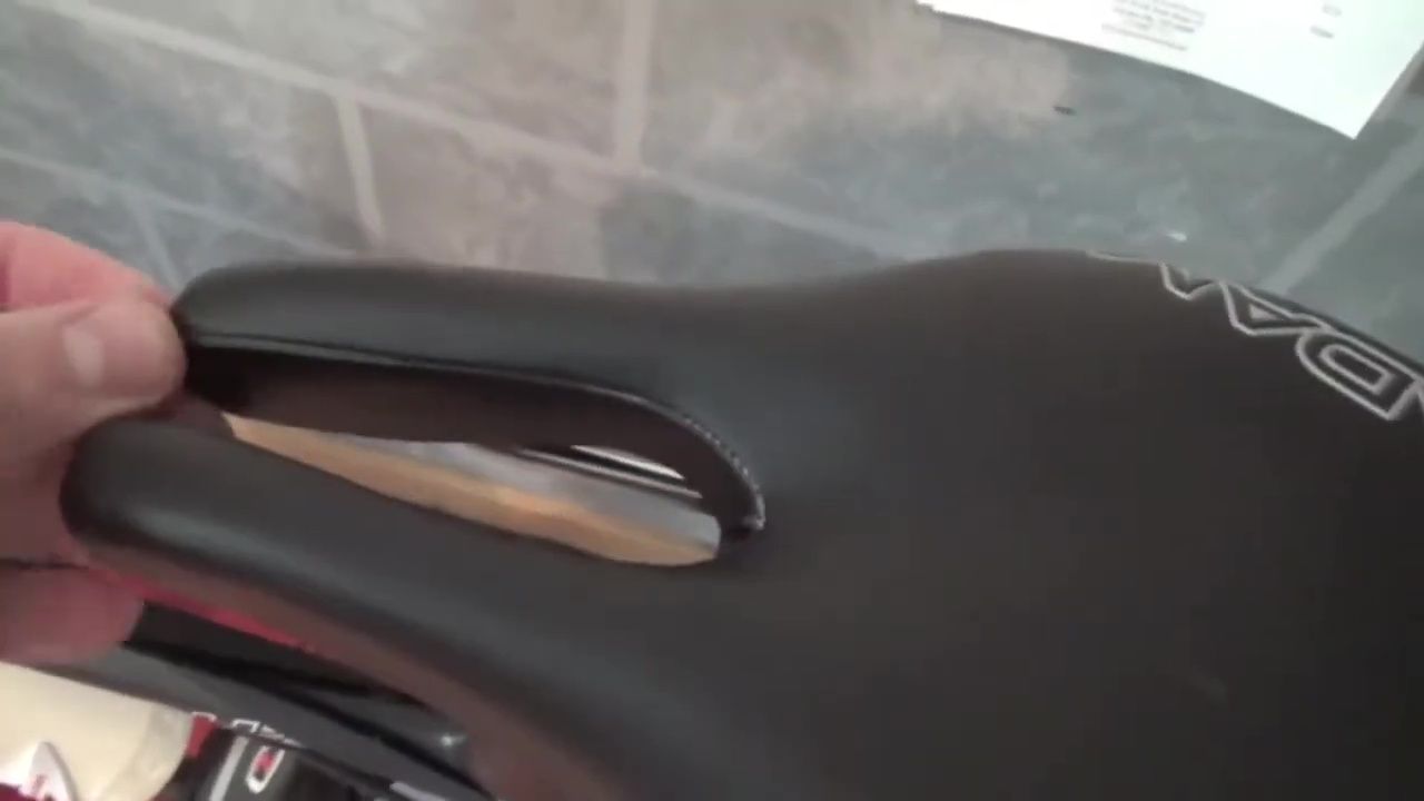 A closer look at the saddle's noseless design.