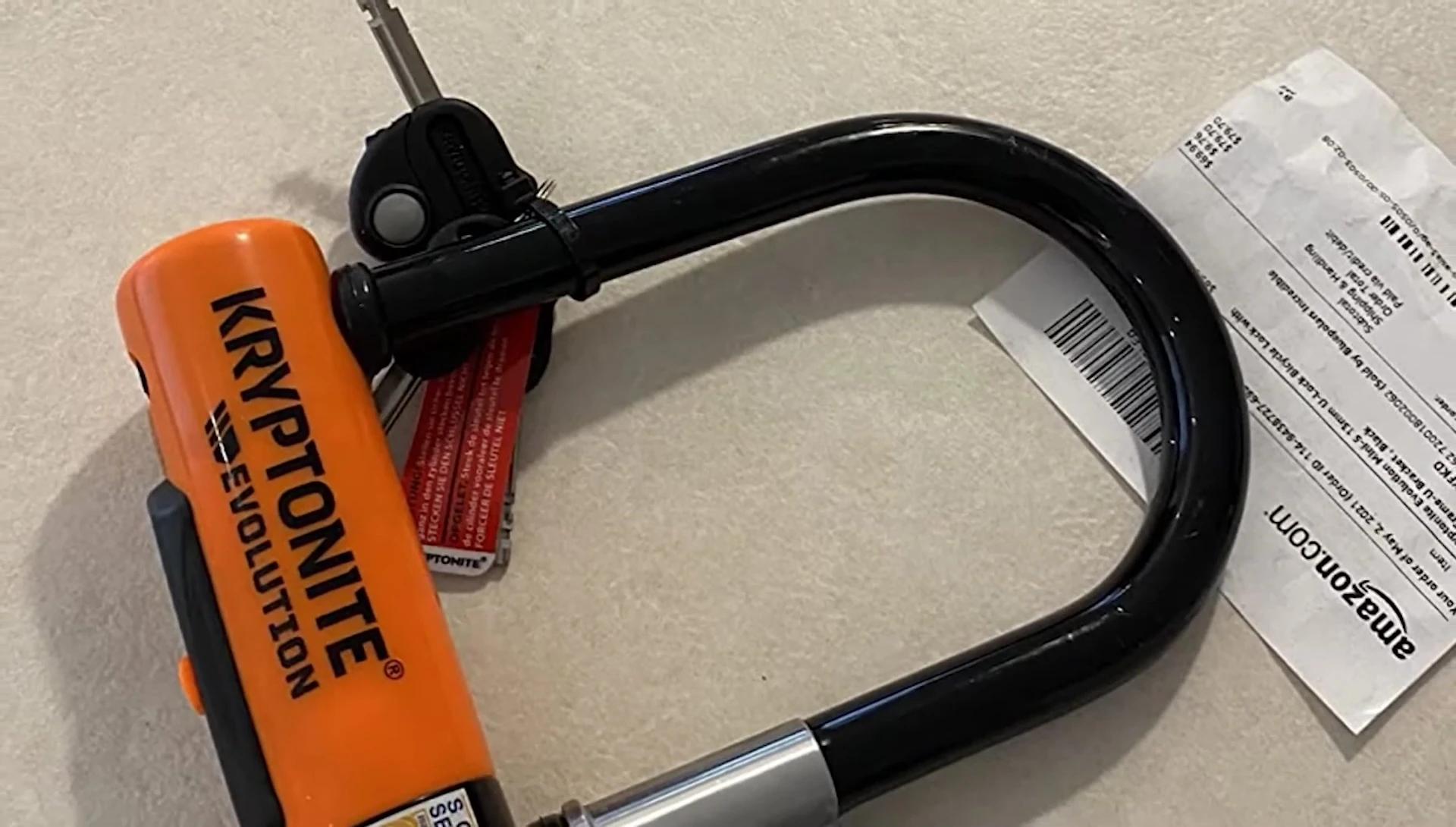Showing the keys and key fob.