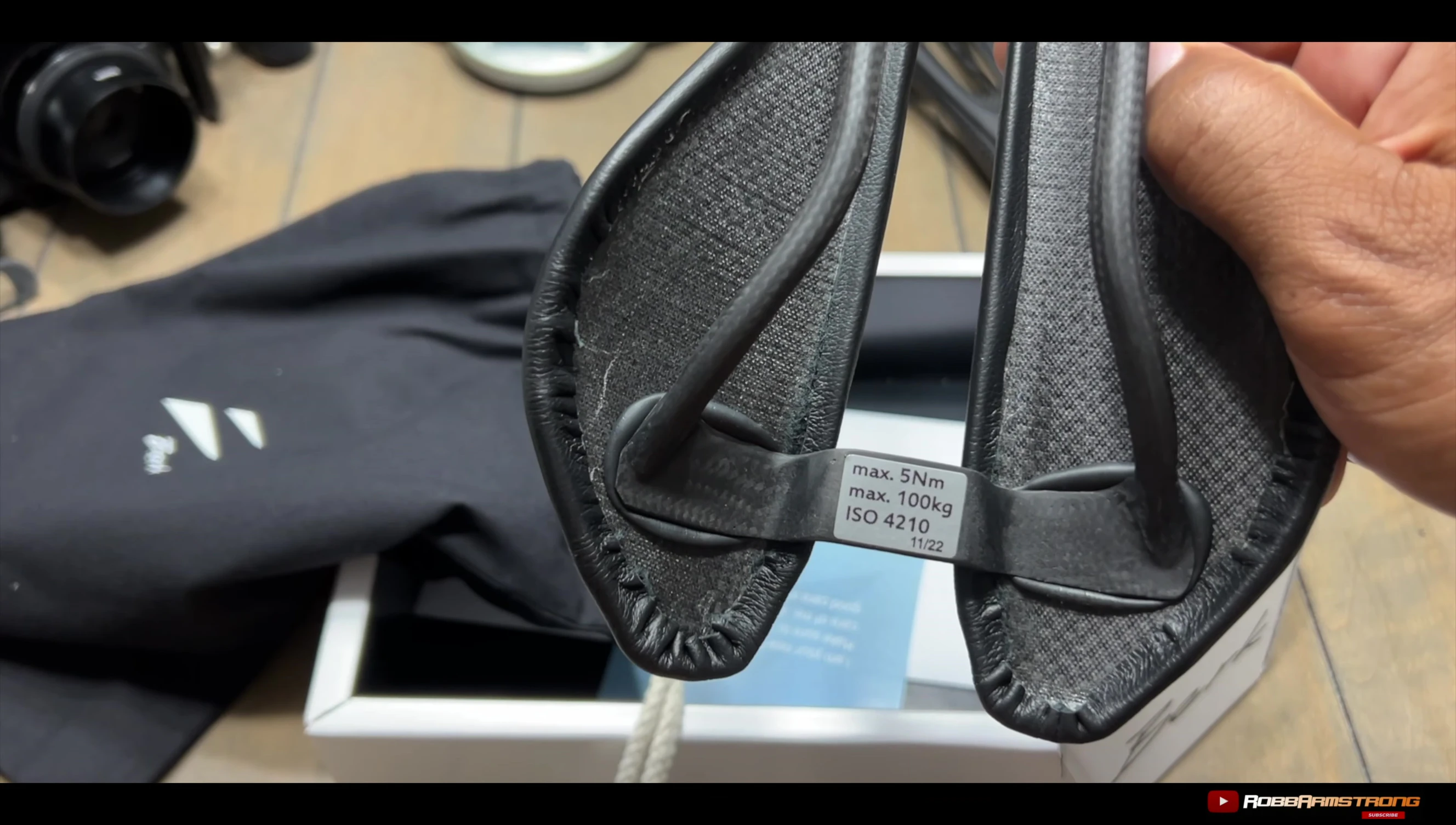 Close-up showcasing the Berk Lupina's dimensions and features.