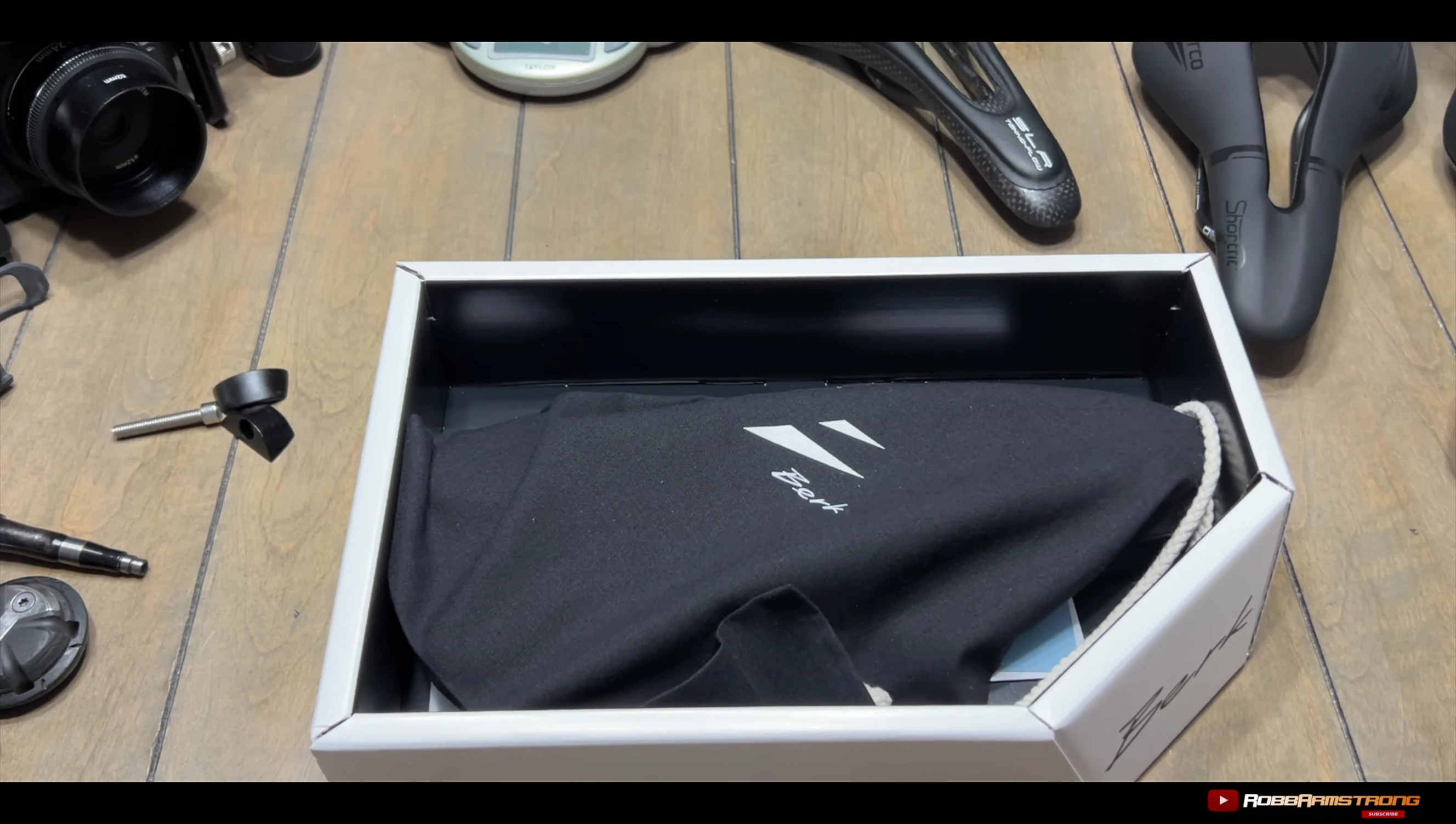 The Berk Lupina saddle being revealed.