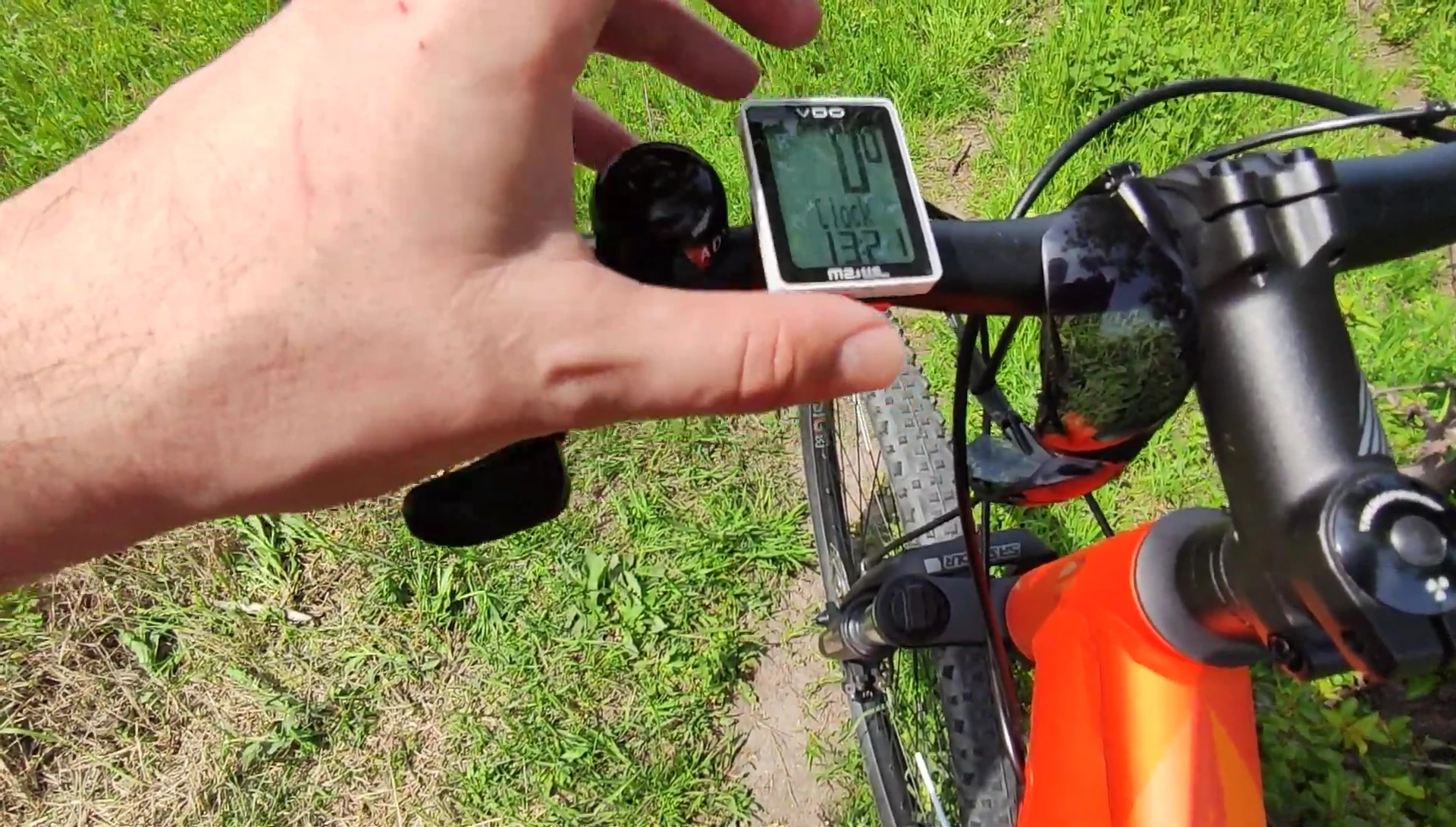 Close-up of the buttons; highlighting the need to press a button to start tracking