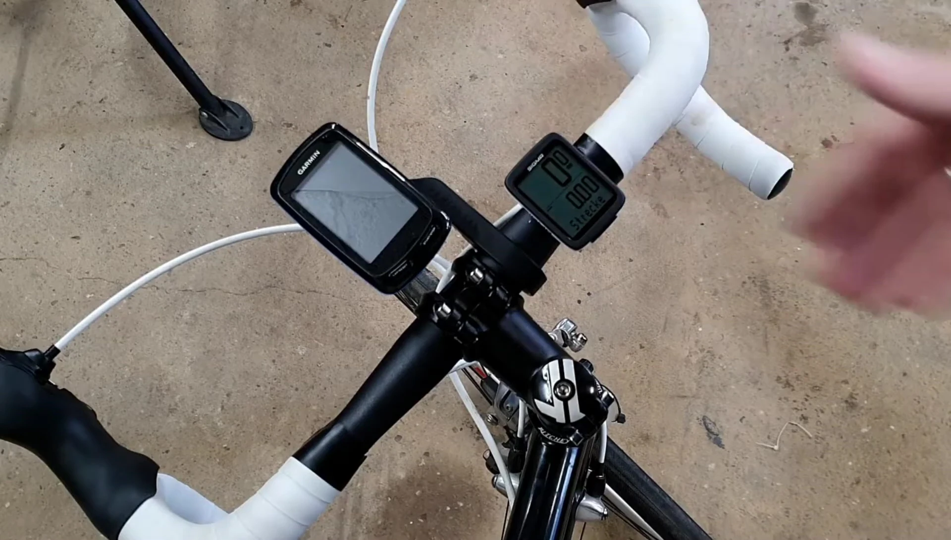 Comparison with Garmin Edge 800