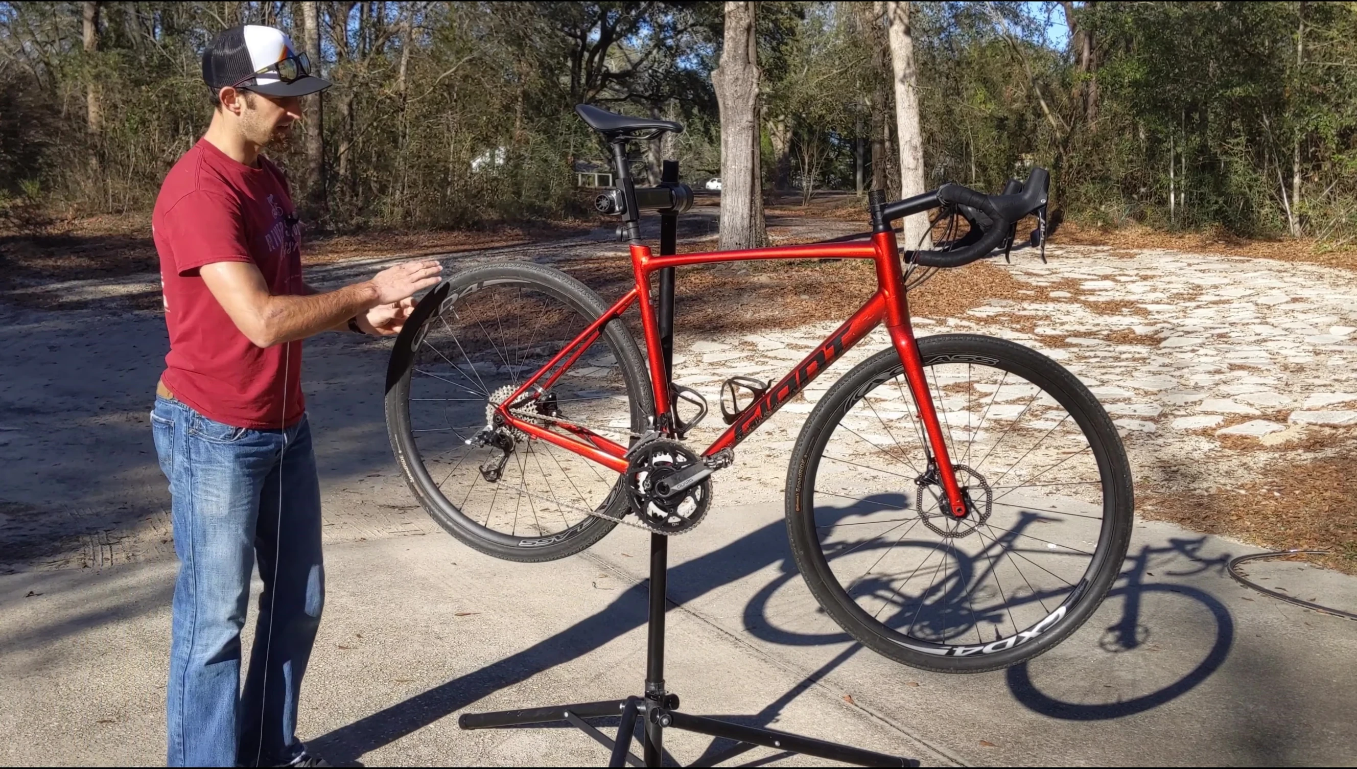 Gravel bike wheelset compared to the fenders.