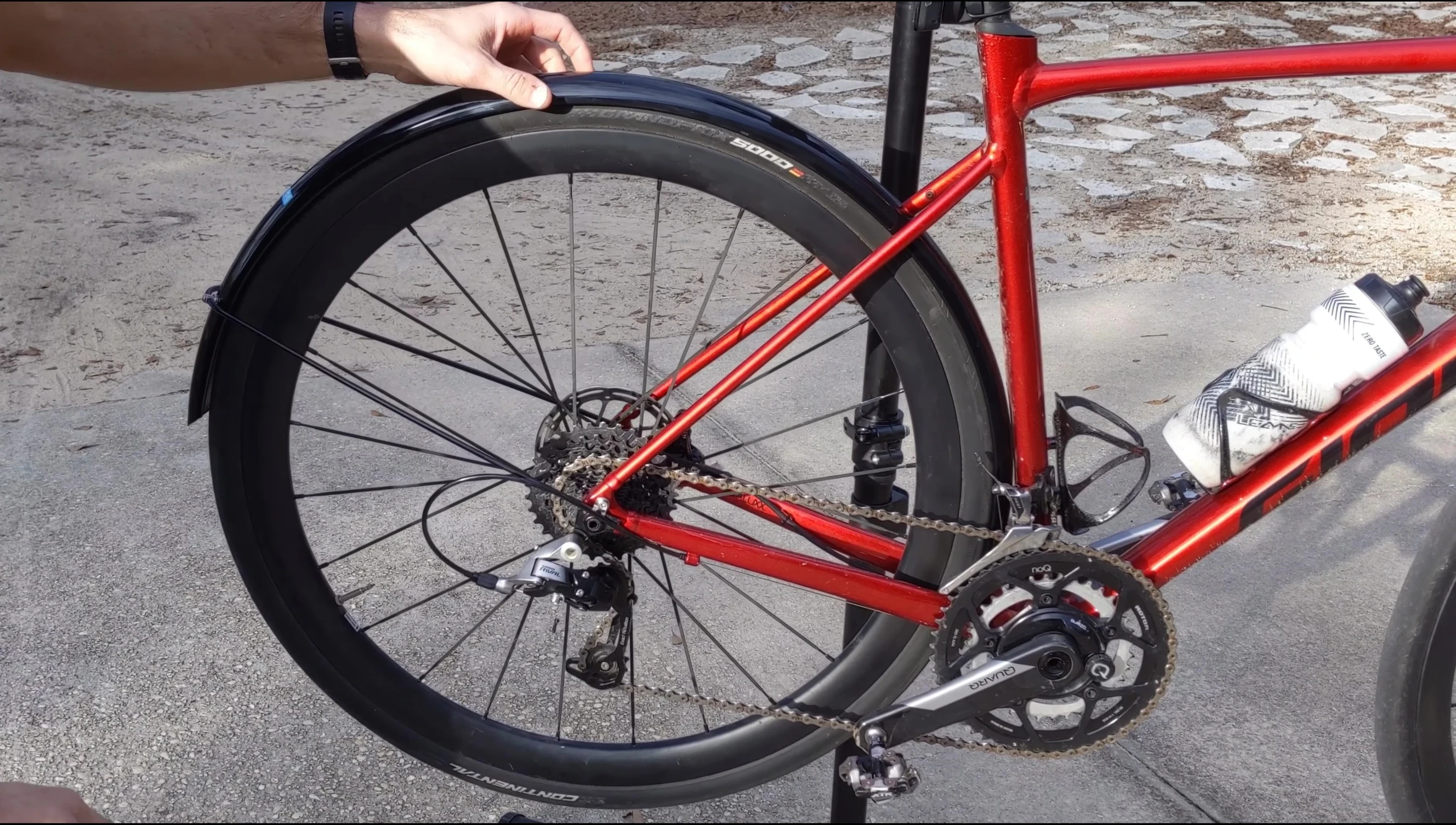 The fender connected to the seat tube.