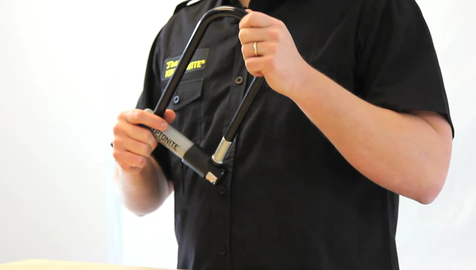 Close-up of the 13mm steel shackle