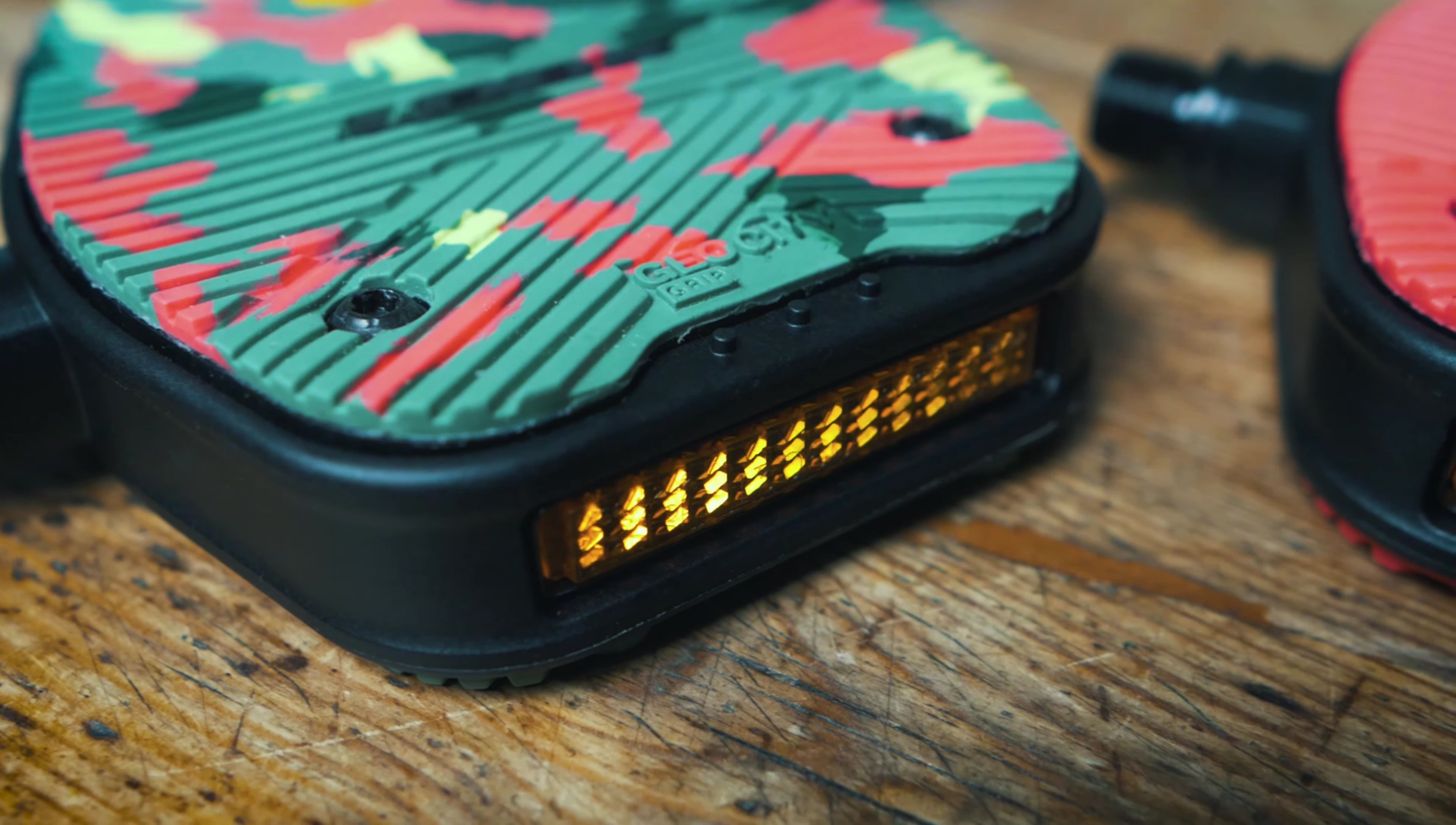 Showing the reflectors on the Geo City pedals.