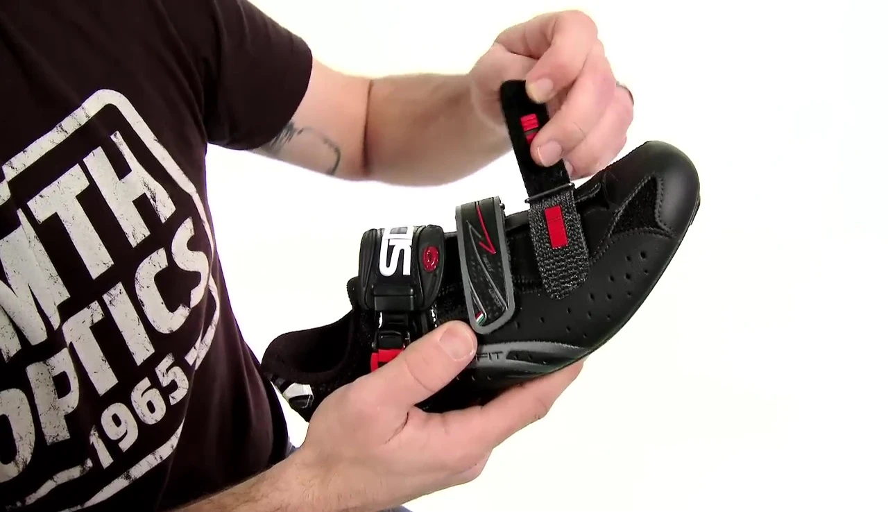 Close-up of the velcro straps showing the 'extra teeth'.