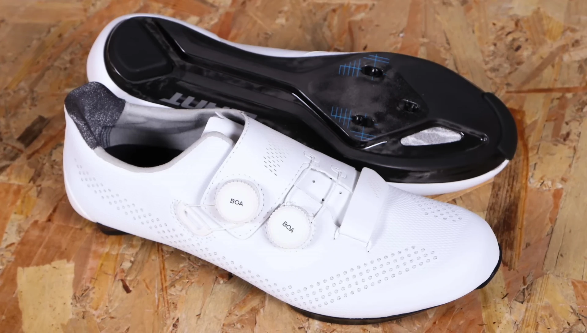 Various color options of the Giant Surge Pro Shoes
