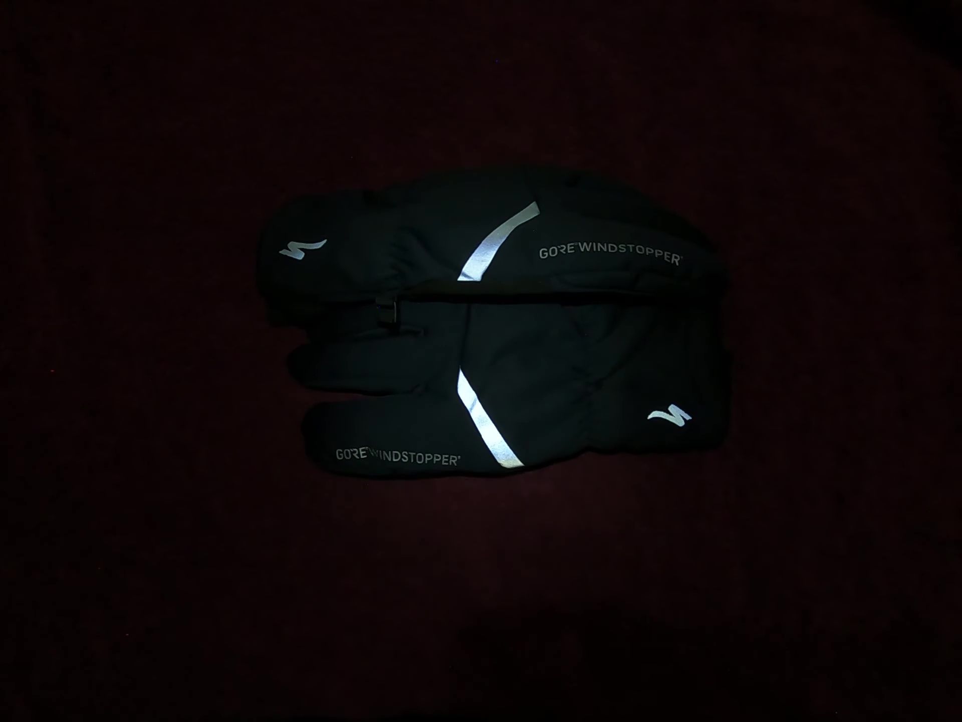 The Gore Windstopper logo on the glove.