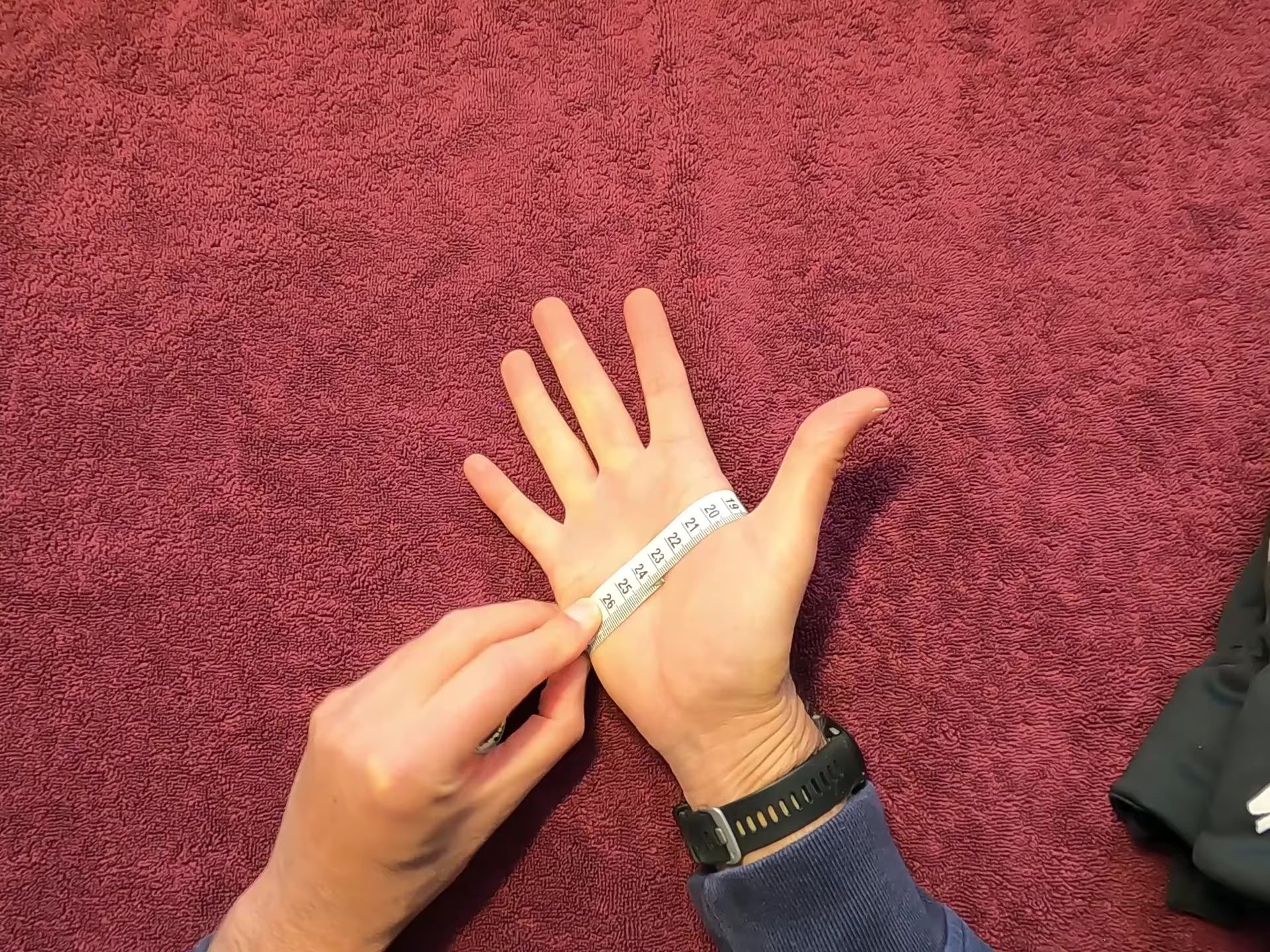 The reviewer measuring their palm circumference.