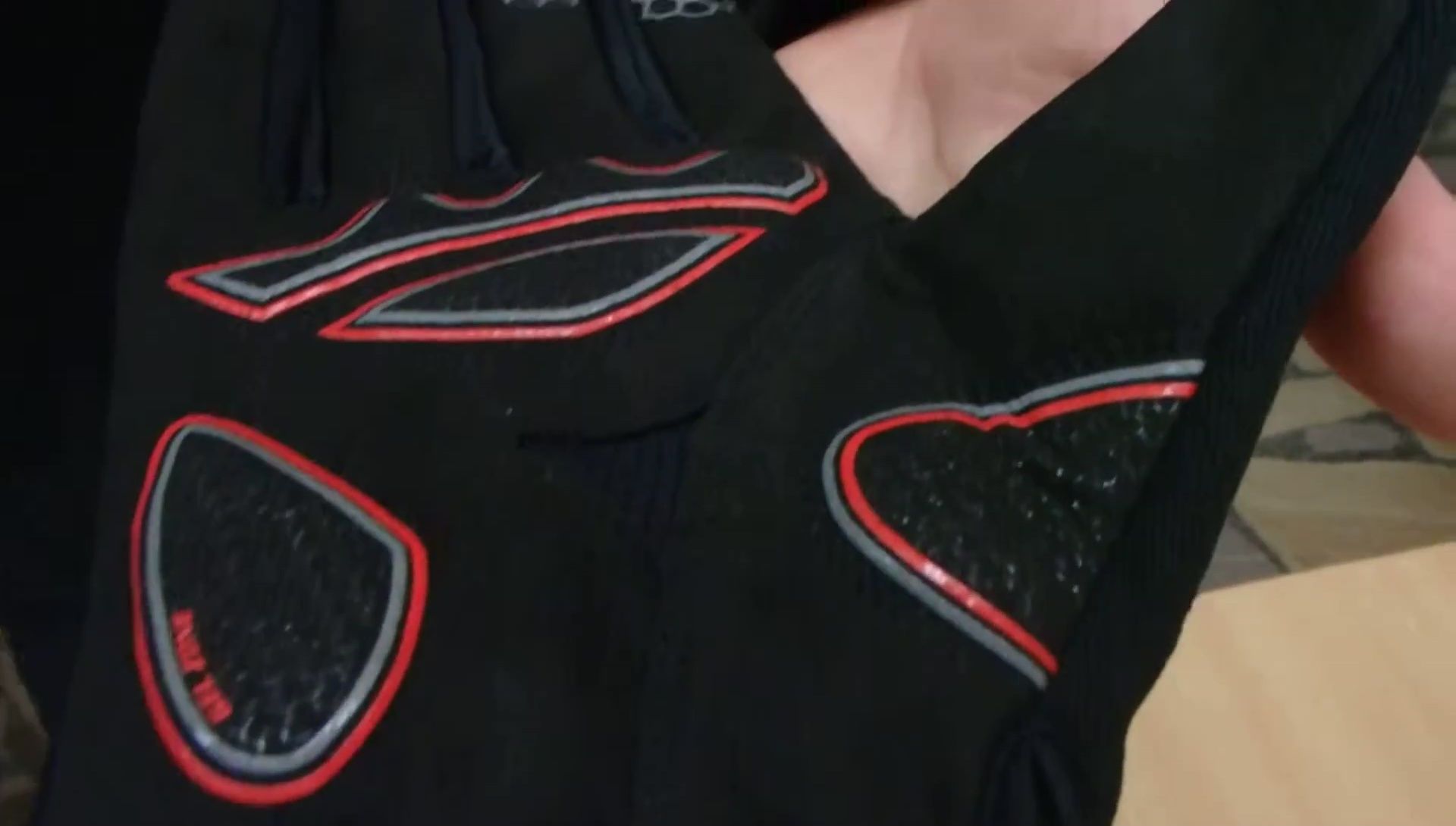 Detail shot highlighting the gel inserts and separate thumb panel.
