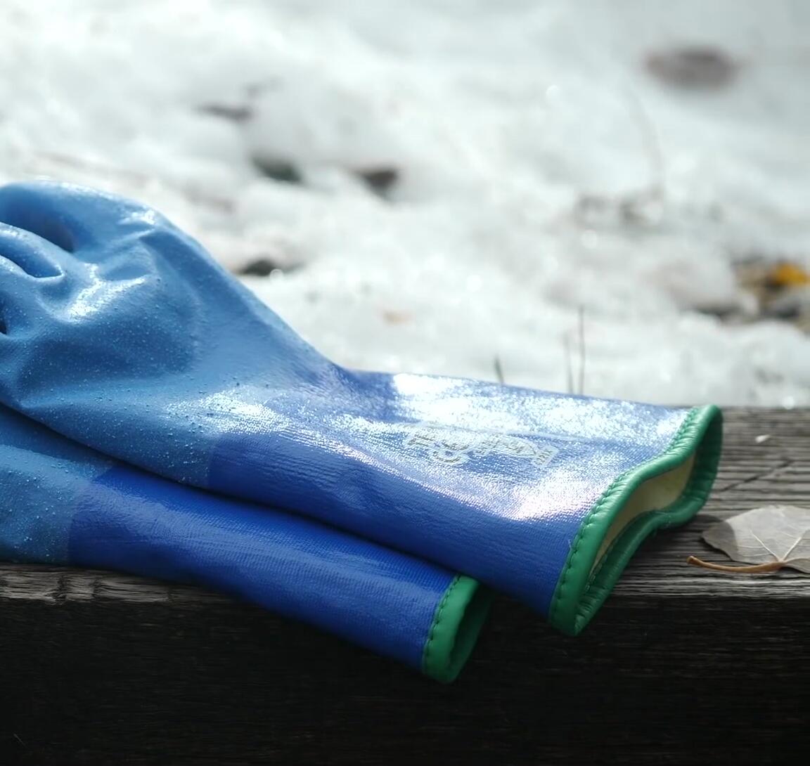 Close-up of the Showa Temrez 282 gloves