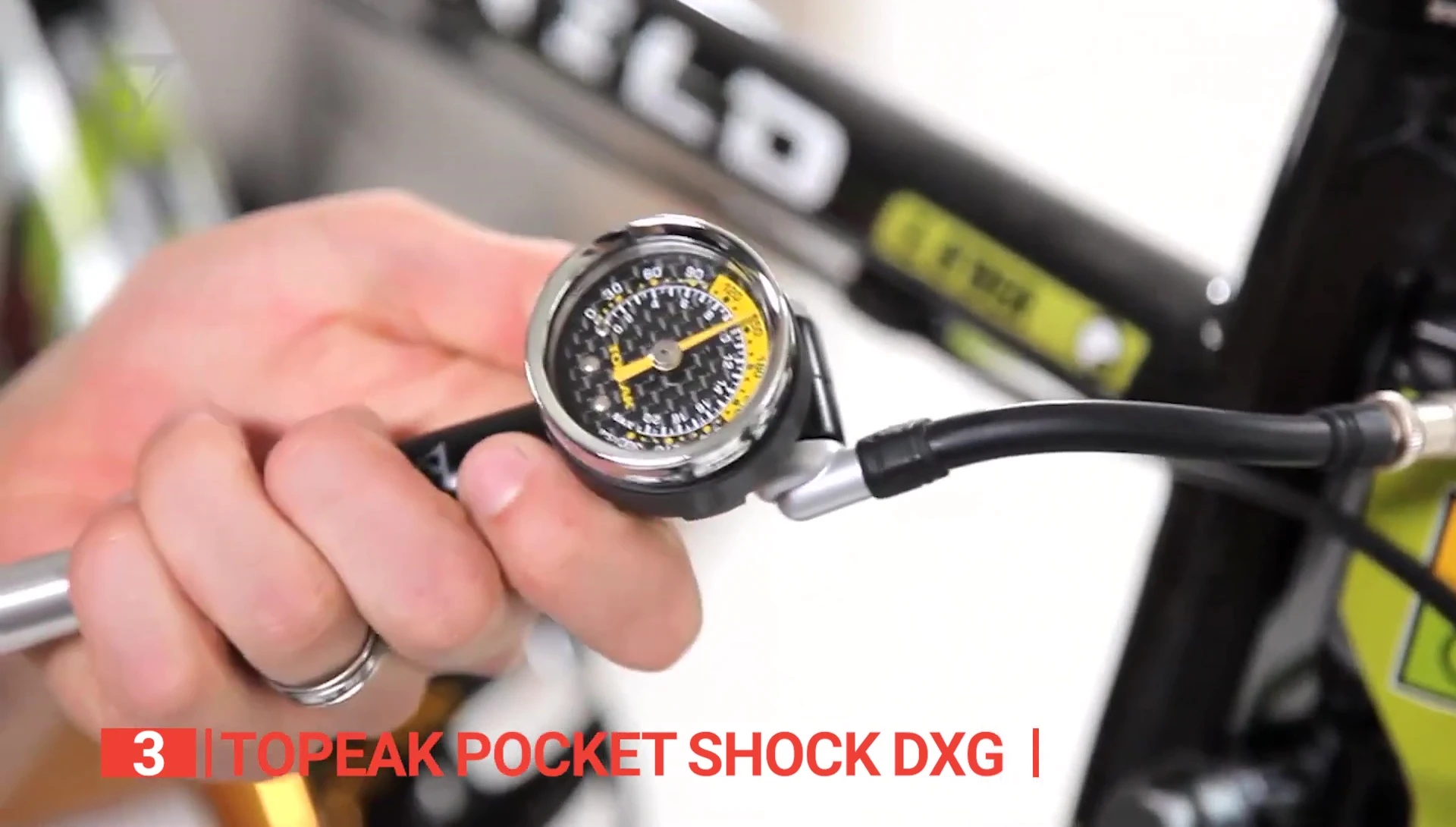 Close-up of the Topeak Pocket Shock DXG gauge.