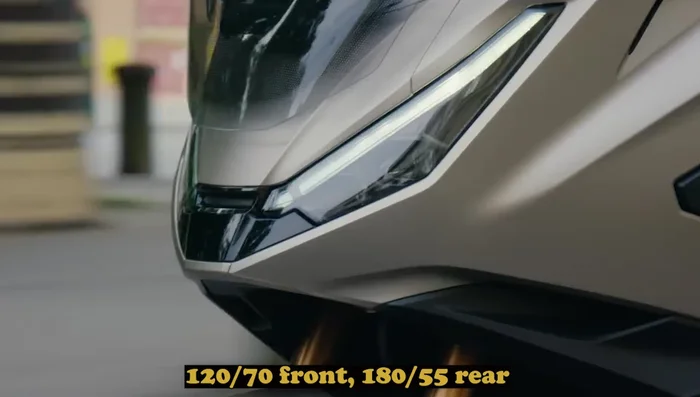 On-Road Performance Comparison: NT1100 excels with its 17-inch wheels and wider tires for excellent grip and stability. Africa Twin is less nimble due to larger wheels but maintains off-road capabilities.