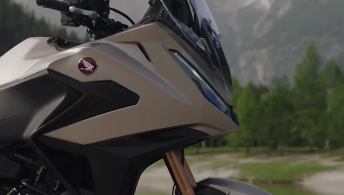 NT1100 Overview: A sport tourer prioritizing paved roads and long-distance comfort, a bestseller in Europe, with a sharper look and boosted torque for 2025.