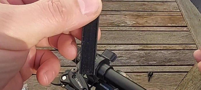 Insert the rubber strips inside the handlebar mount to protect your handlebars.