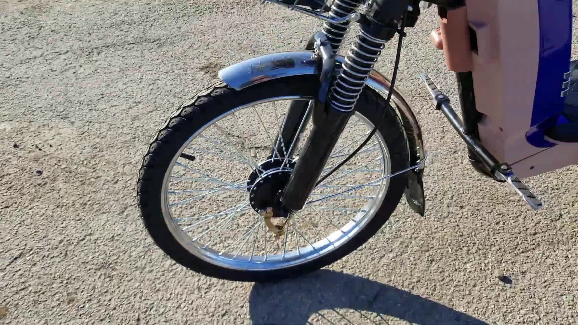 View of the rear hub motor, highlighting its 500-watt power.