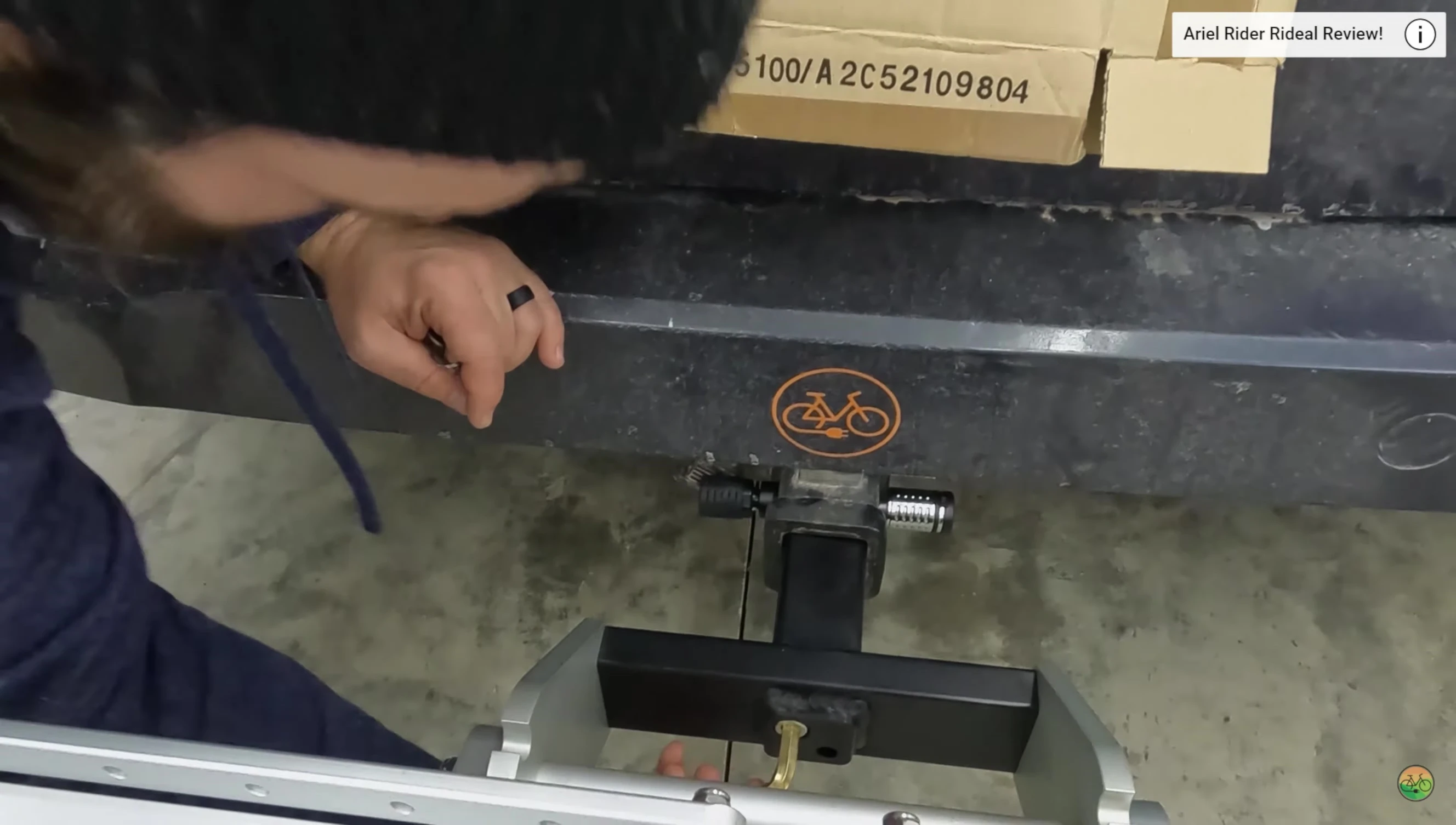 Highlighting the OneUp's weight capacity and anti-wobble mechanism.