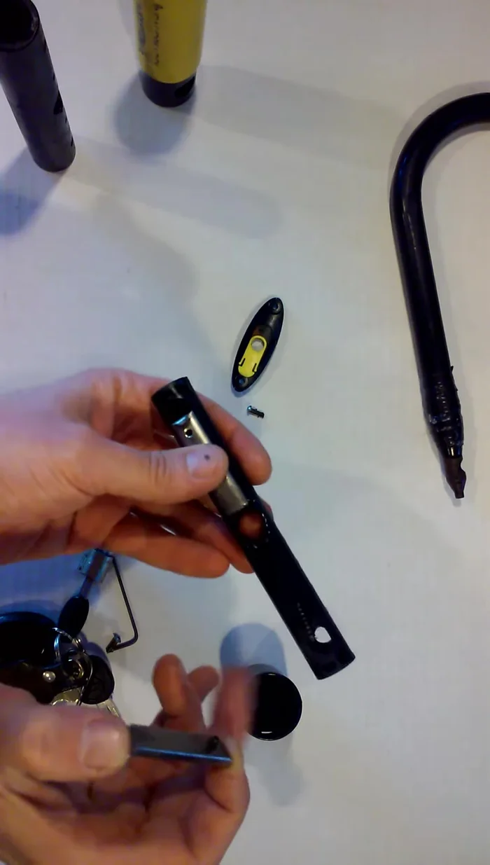 Note the keyway on the spring-loaded components; they only fit one way.